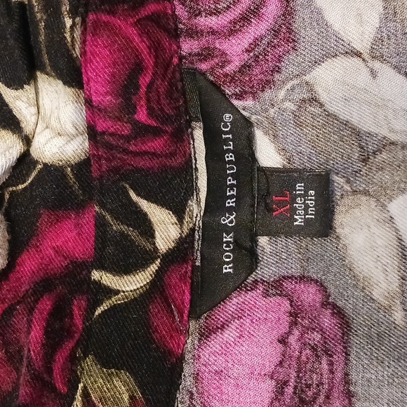 Rock & Republic " Rose🌹" Button Down Shirt in Size XL - Picture 4 of 7